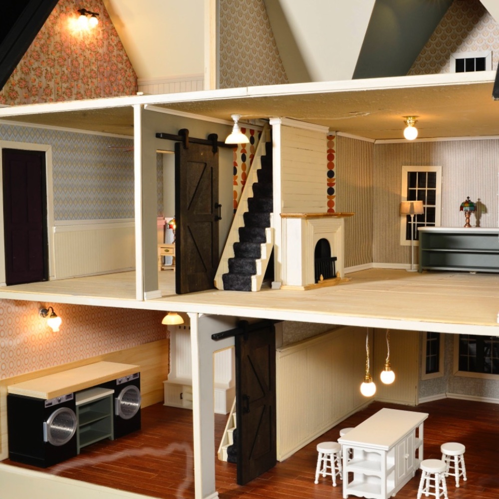 Victoria’s Farmhouse Dollhouse - Picture 4 of 9